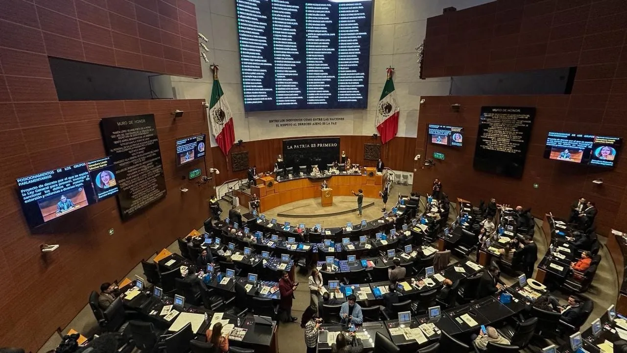 Reforma a "pensiones doradas" avanza en comisiones del Senado