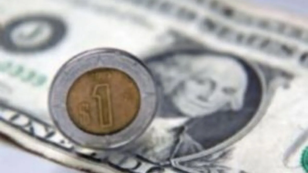 Peso pierde por temor a Trump y tras nueva deuda de México