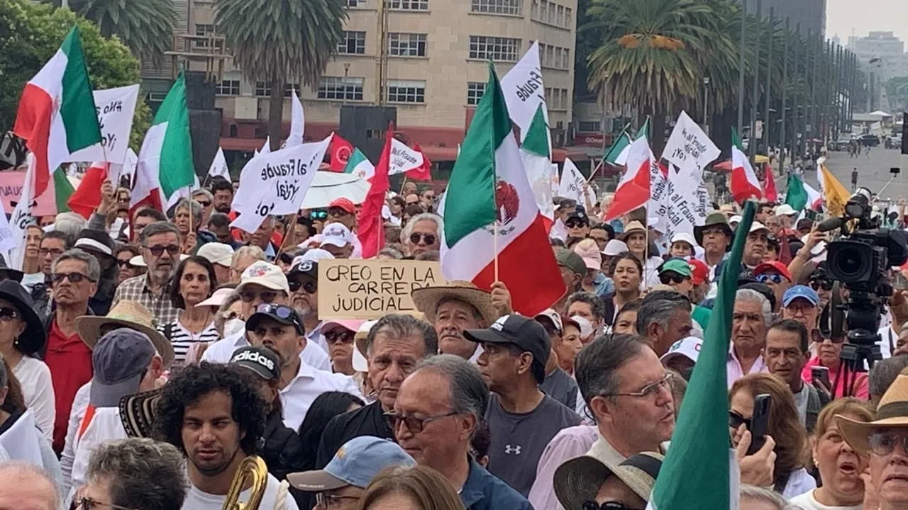 Realizan marcha contra elección al Poder Judicial en la Ciudad de México (Videos)