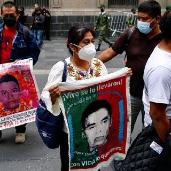 Ayotzinapa: Identifican restos de Jhosivani Guerrero uno de los 43 normalistas. 