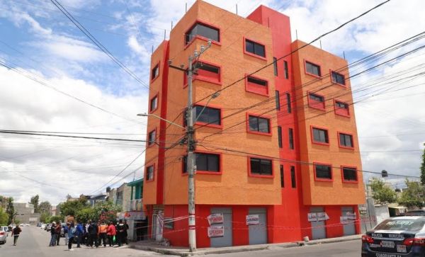 Ecatepec: Ordenan demolición de edificio por riesgo a civiles.