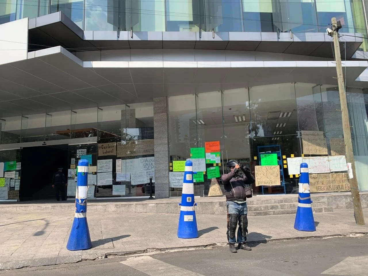 Trabajadores de Mejoredu vuelven a marchar para exigir liquidaciones justas y certeza laboral