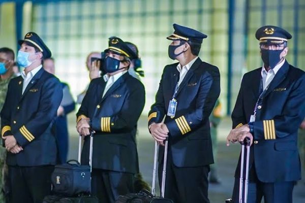 Aeromexico reduce sueldo a pilotos