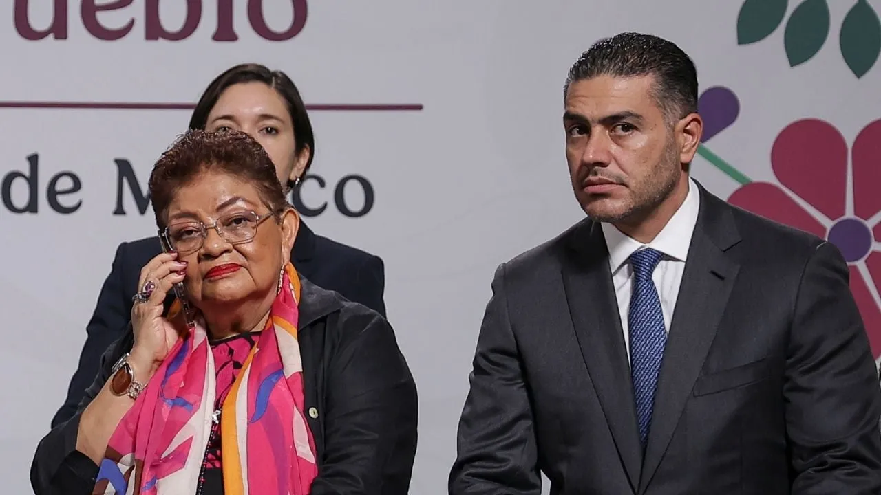 Ernestina Godoy y Omar García Harfuch colocan a su gente en puestos clave de la FGR