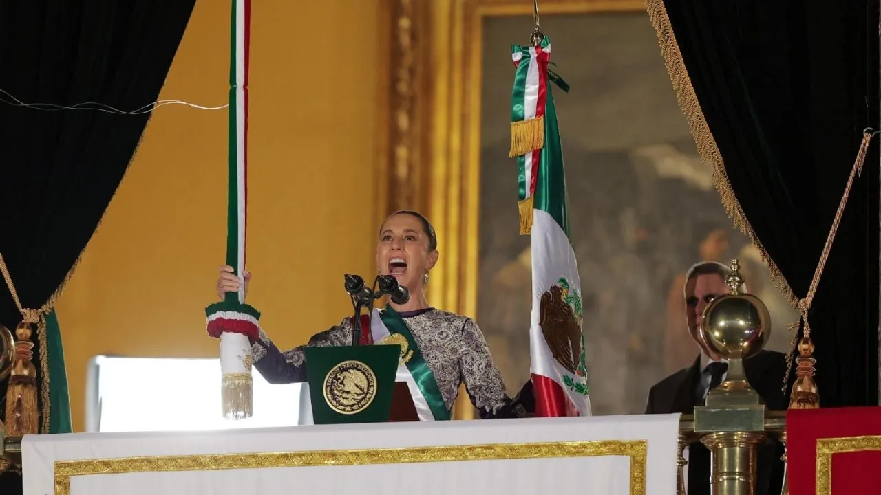 “Vivan las heroínas anónimas”: Sheinbaum dedica el Grito a mujeres y migrantes (Video)