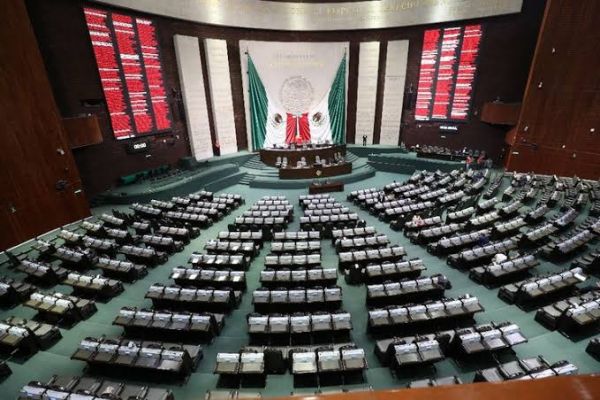 Diputados aprueban contrareforma petrolera de AMLO.