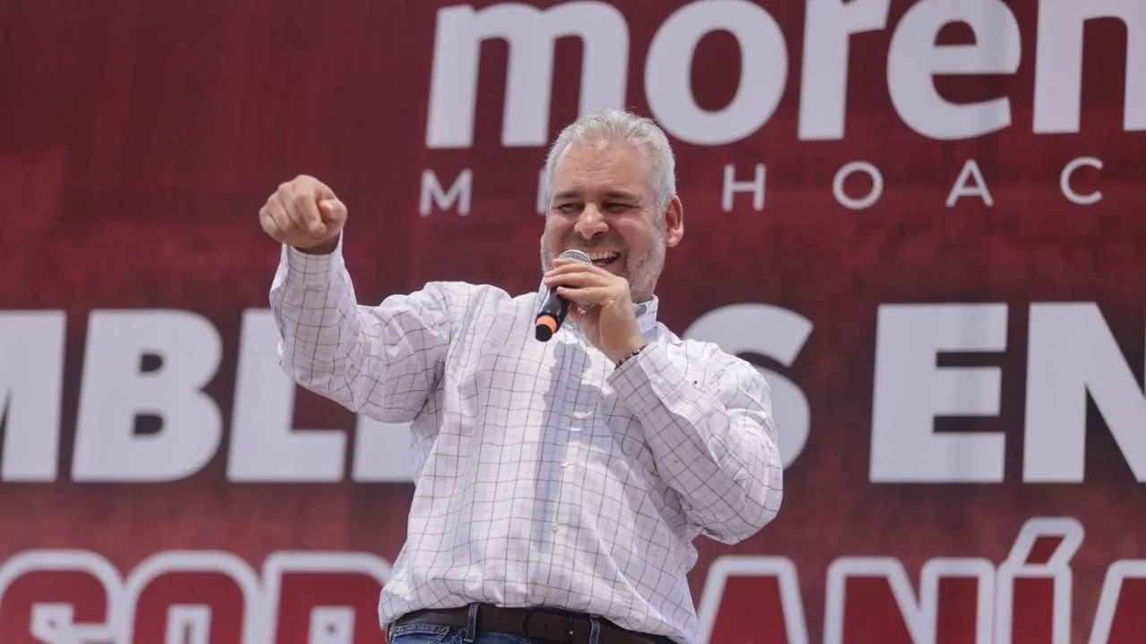 Acusan al gobernador de Michoacán de negarse a atender a población indígena en zona de conflicto