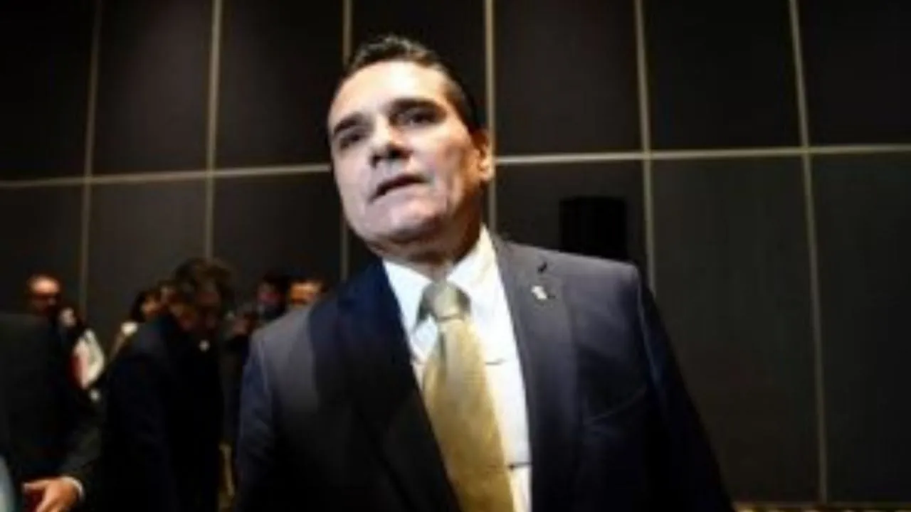 Silvano Aureoles usó firma falsa para evitar ser capturado: FGR