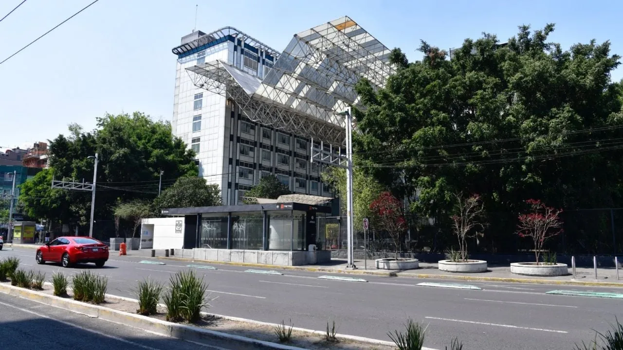 Personal del Hospital 20 de Noviembre del ISSSTE protesta por retraso en vales de fin de año