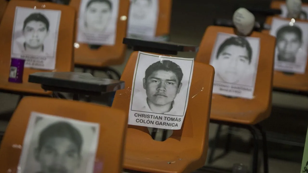 Juzgado federal ordena al Ejército entregar más de 800 folios sobre caso Ayotzinapa