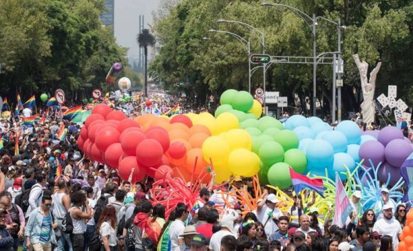 Aprueban Ley que garantiza derechos LGBTTTI+ en CDMX.