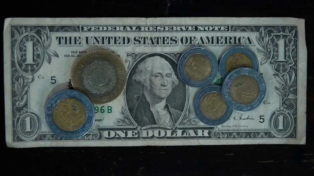 Peso mexicano cede por tensiones con EU, Trump amenaza con enviar tropas y vuelve presión a la Fed