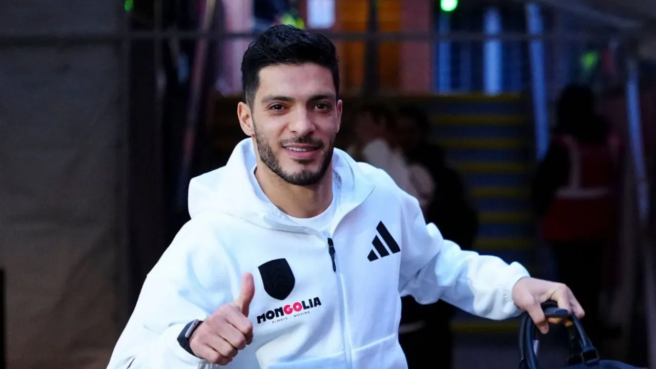 Raúl Jiménez llegó a 200 goles como profesional, pero el Fulham perdió 3-2 vs. Manchester United