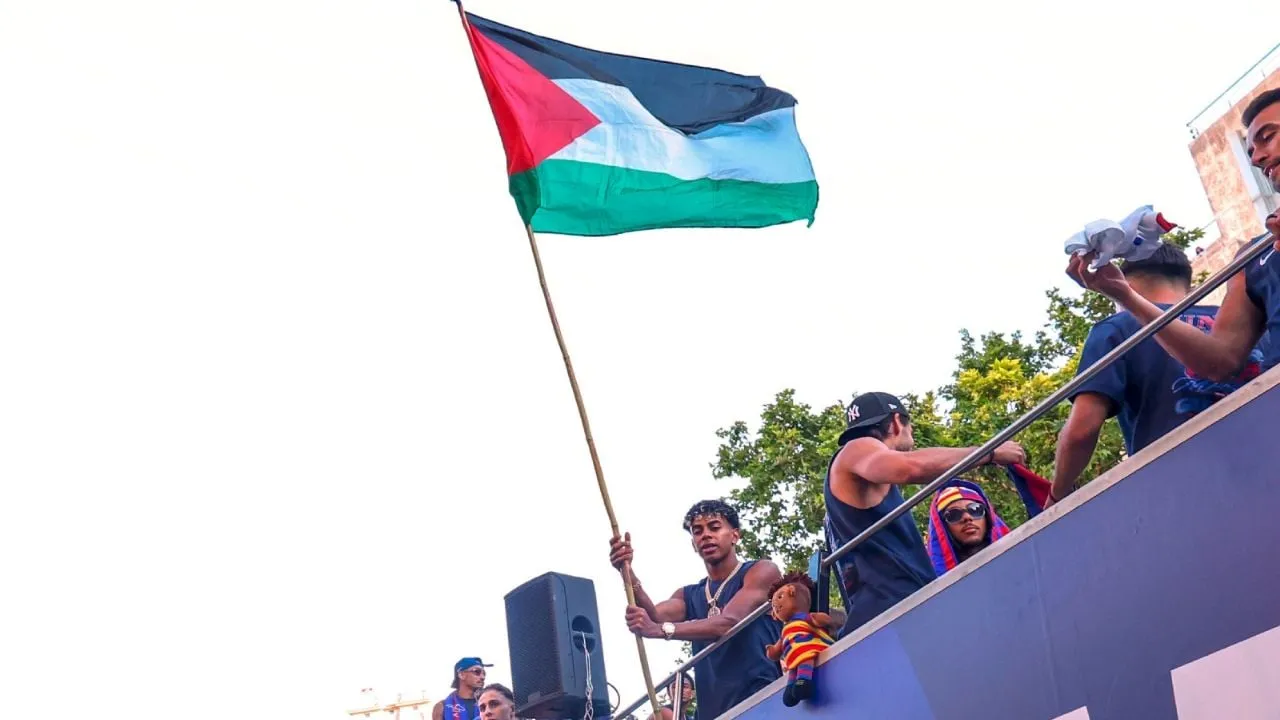 Ministro israelí critica a Lamine Yamal por agitar bandera palestina en celebración del Barcelona