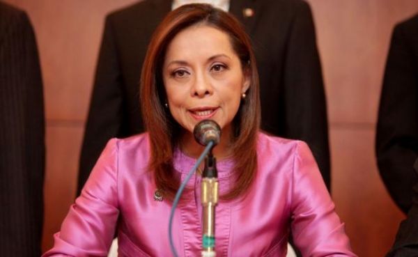 Josefina Vázquez Mota acusa a Fox y Calderón por violencia de género