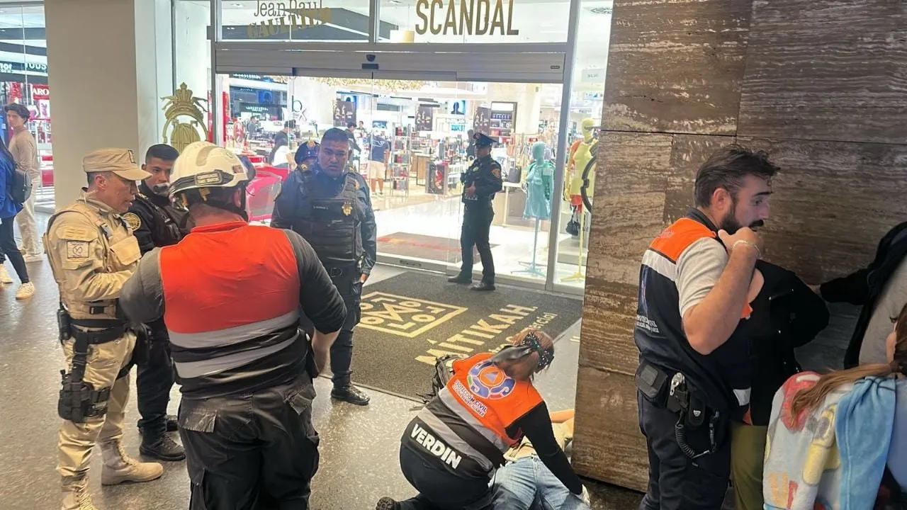 Se desploma elevador en la Plaza Mitikah de CDMX; dos lesionados