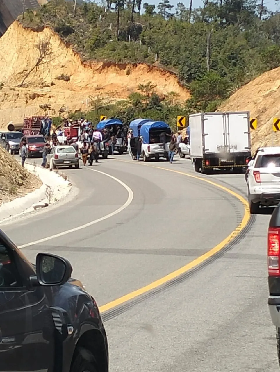 Cinco muertos deja enfrentamiento en Oaxaca; pobladores disputan terrenos de entronque carretero