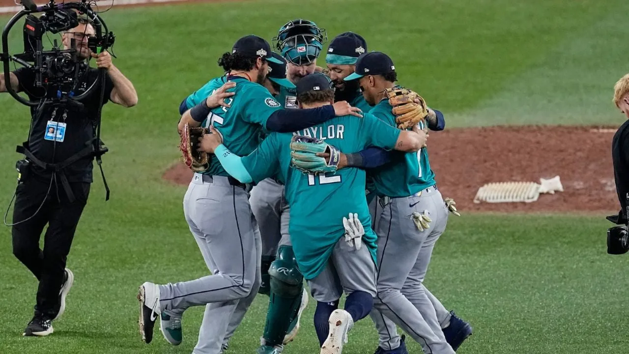 Con salvamento de Andrés Muñoz, Seattle toma ventaja sobre Toronto