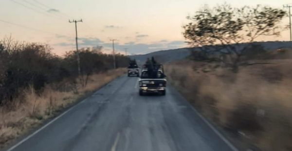 Enfrentamiento de cárteles Michoacán, genera terror en pobladores. VIDEO