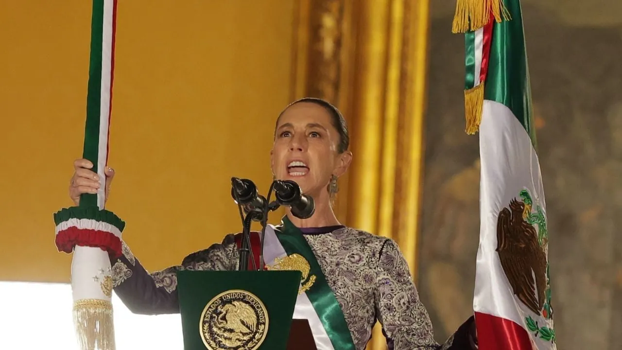 “Vivan las heroínas anónimas”: Sheinbaum dedica el Grito a mujeres, indígenas y migrantes (Video)