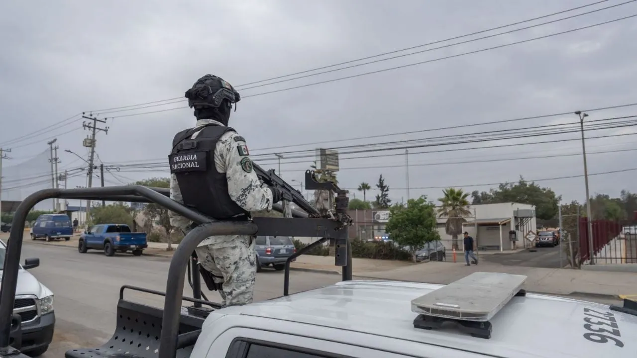 Atacan cuatro instalaciones de la Fiscalía en Baja California; lanzan molotov contra vehículos