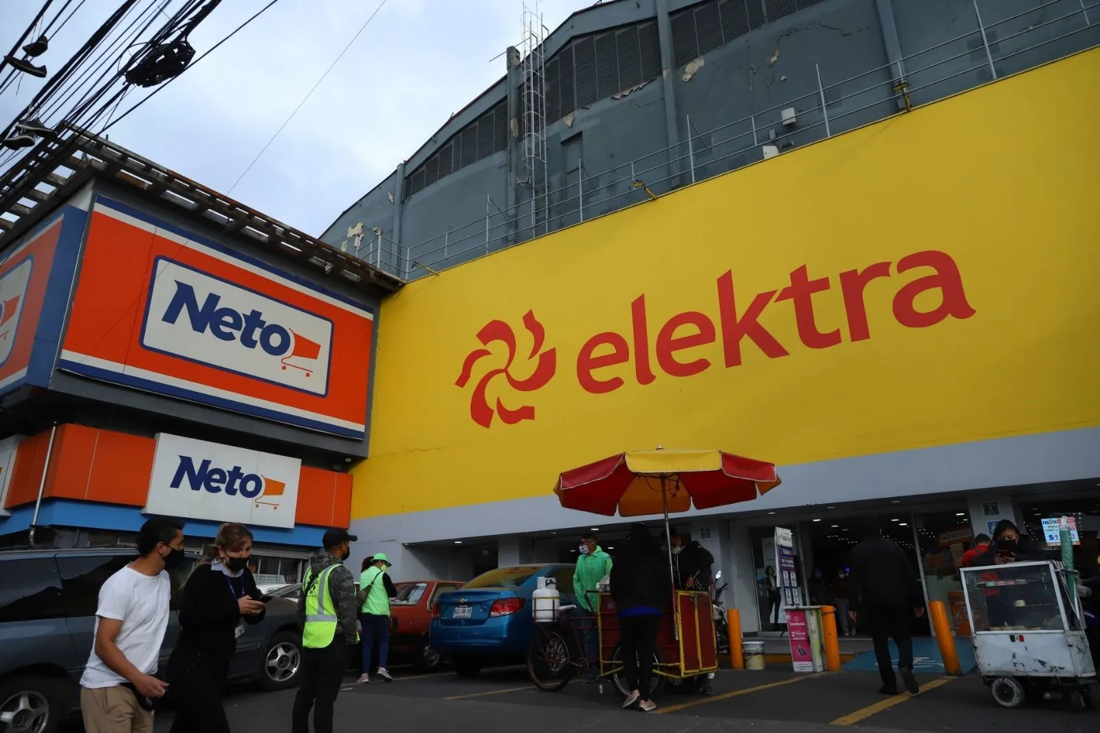 Elektra se desploma 60% en Bolsa y Salinas Pliego habría perdido 4 mil millones de dólares