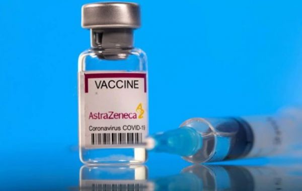 COFEPRIS liberó vacuna de AstraZeneca envasado en México