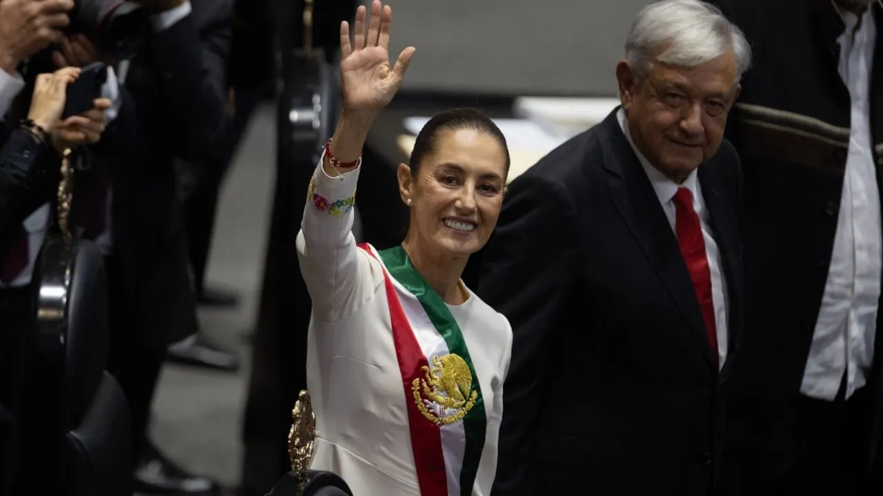 Reclamo heredado: Sheinbaum relata en su libro que AMLO no quería que asumiera el pleito con España