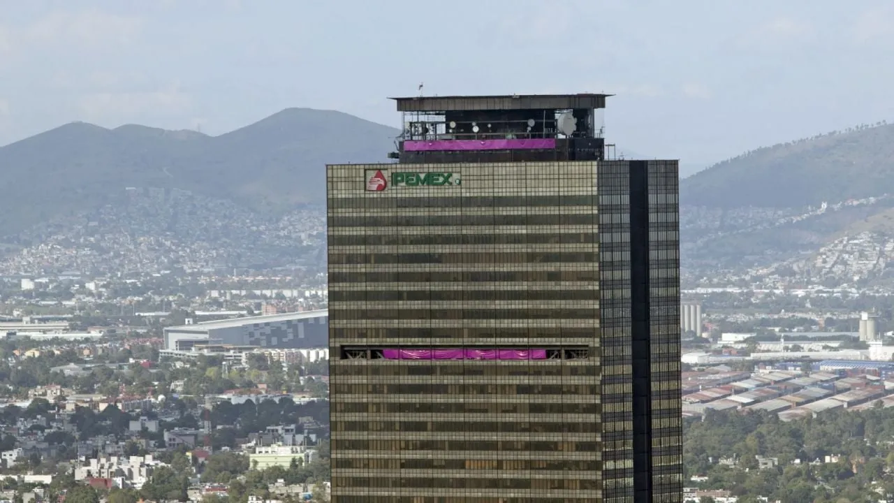 Pemex pide volver a endeudarse por un monto de casi 3.8 mil millones de dólares