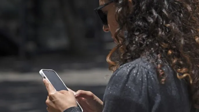 Secretaría de Finanzas de la CDMX alerta por mensajes de multas falsas en celulares