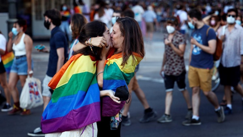 SE PROHIBEN LOS ESFUERZOS PARA CORREGIR LA ORIENTACIÓN SEXUAL E IDENTIDAD DE GÉNERO