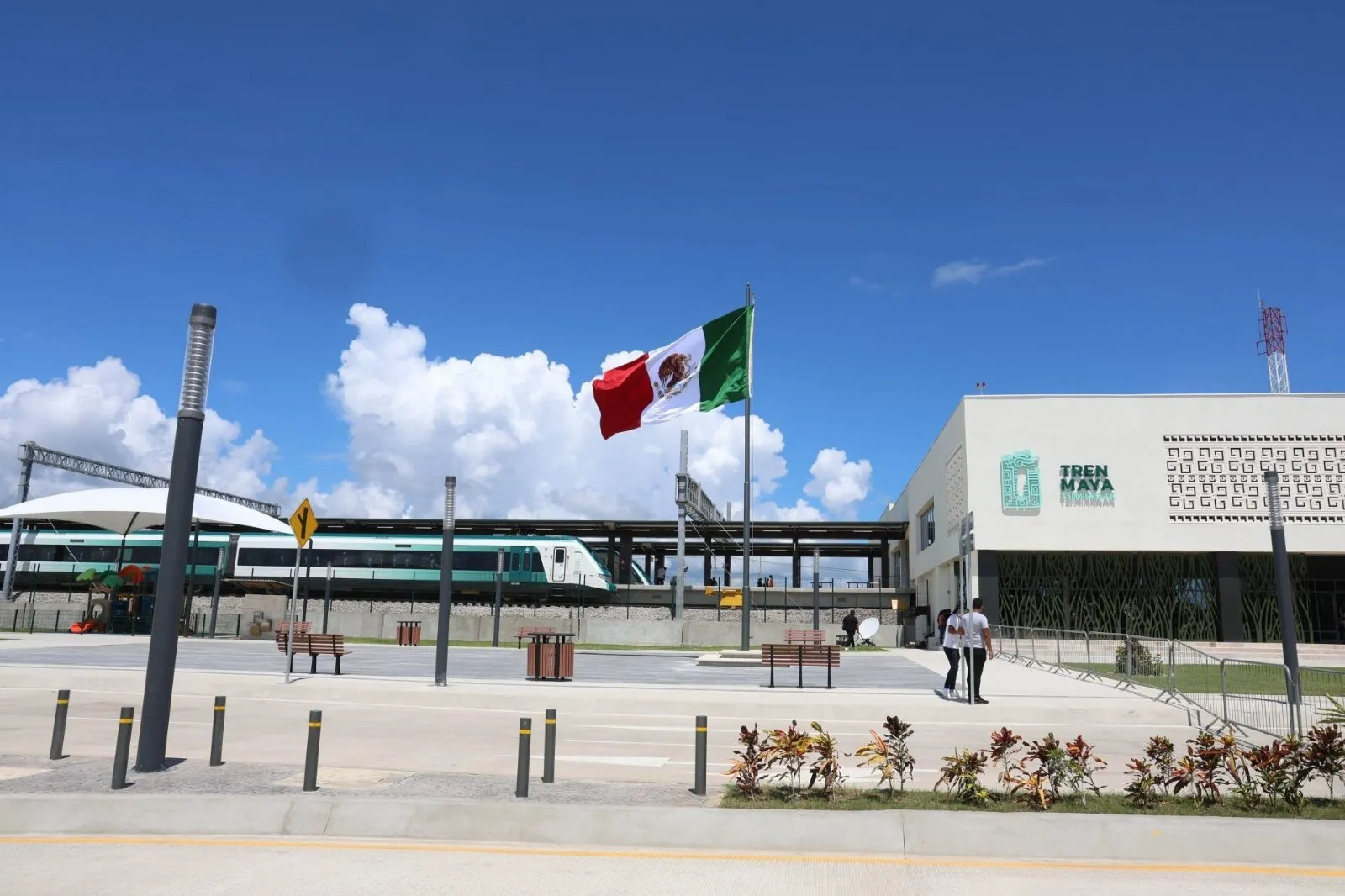 Sheinbaum continuará el millonario subsidio a megaproyectos de AMLO