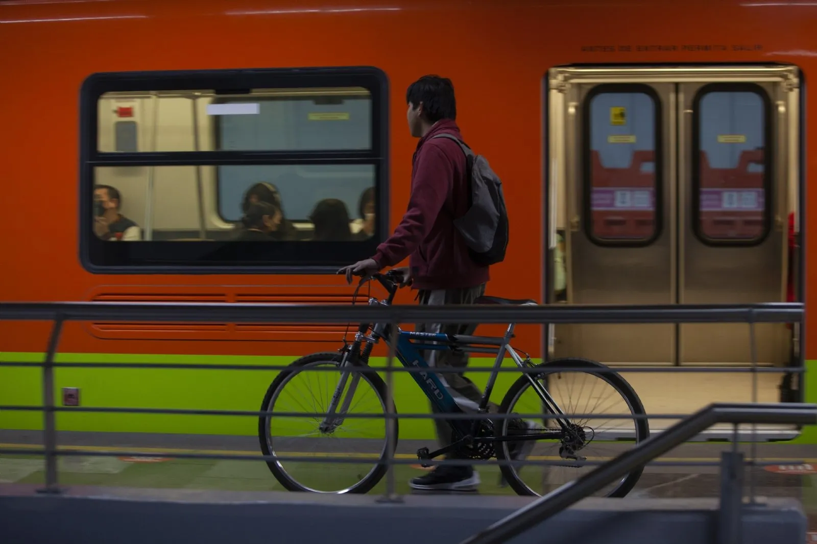 El Metro tendrá horario de día festivo el próximo lunes 17