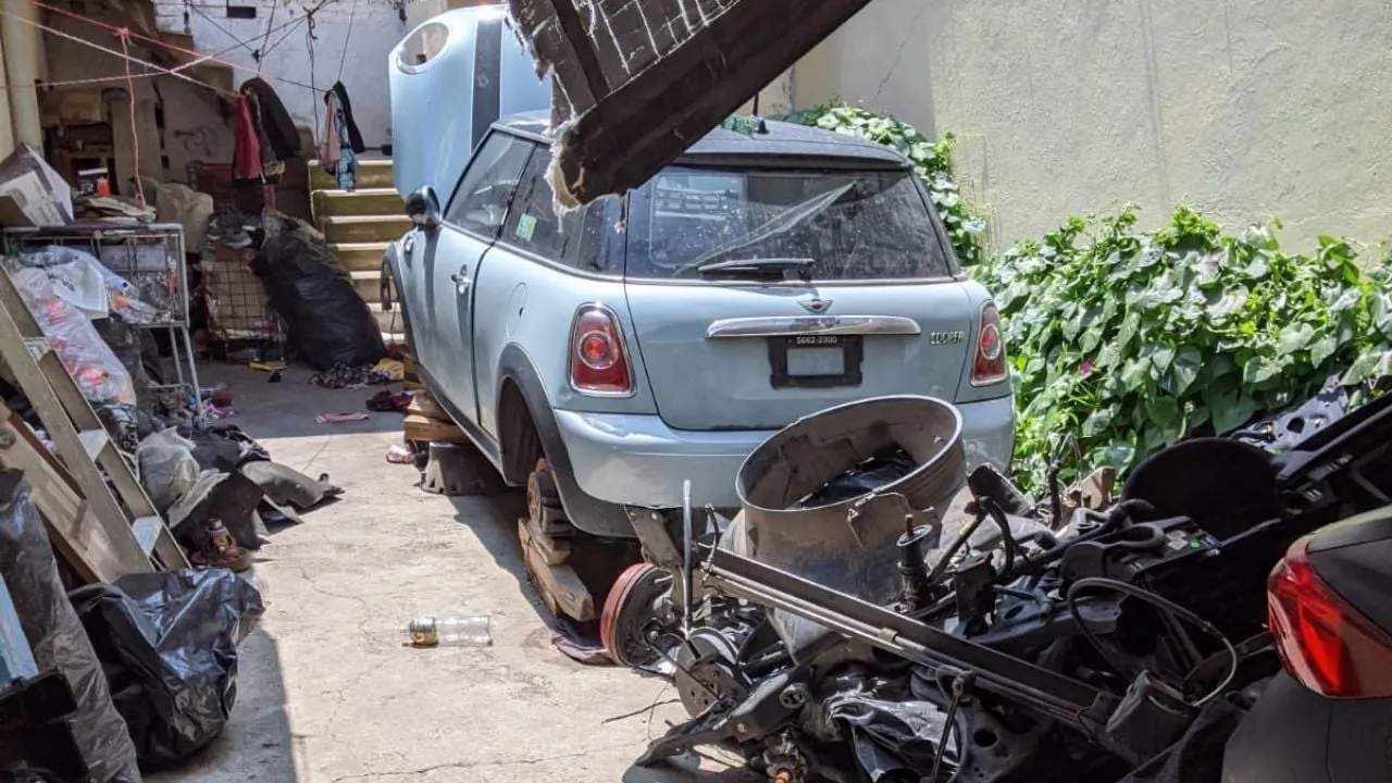 Aseguran dos toneladas de autopartes con reporte de robo en Nezahualcóyotl