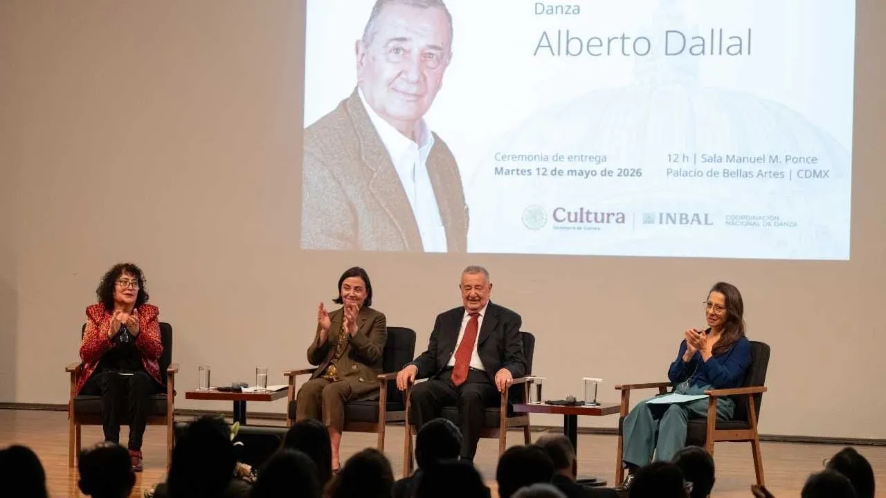 Alberto Dallal, reconocido especialista de danza, recibió la Medalla Bellas Artes
