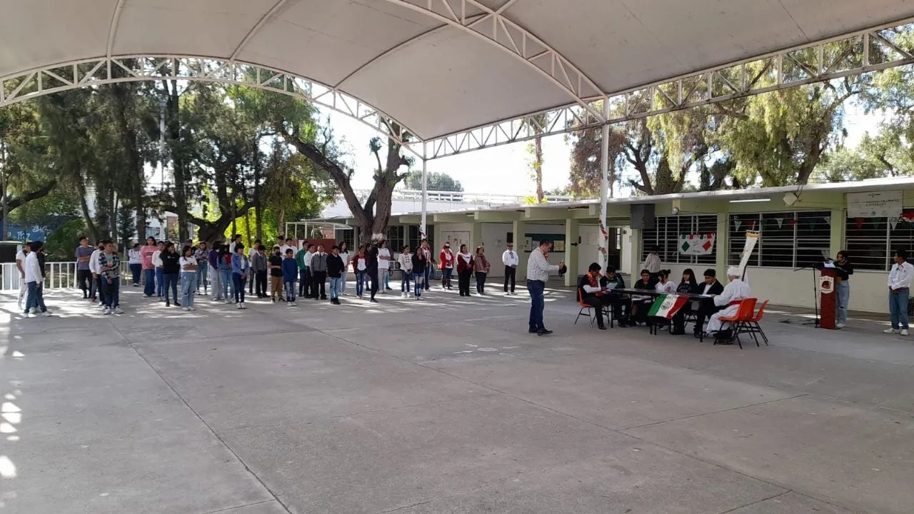Hallan a estudiante sin vida en baños de secundaria de Pachuca