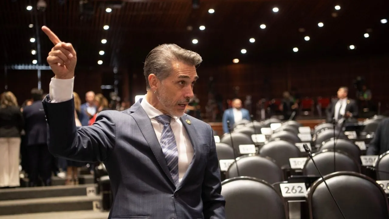 Luis Morales, suplente de Sergio Mayer, rinde protesta como diputado