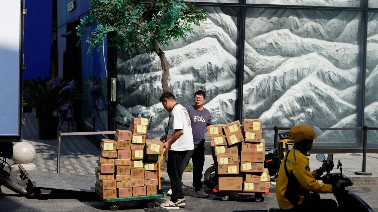 Economía de China se desacelera al 4.8% anual entre julio y septiembre debido a la baja demanda