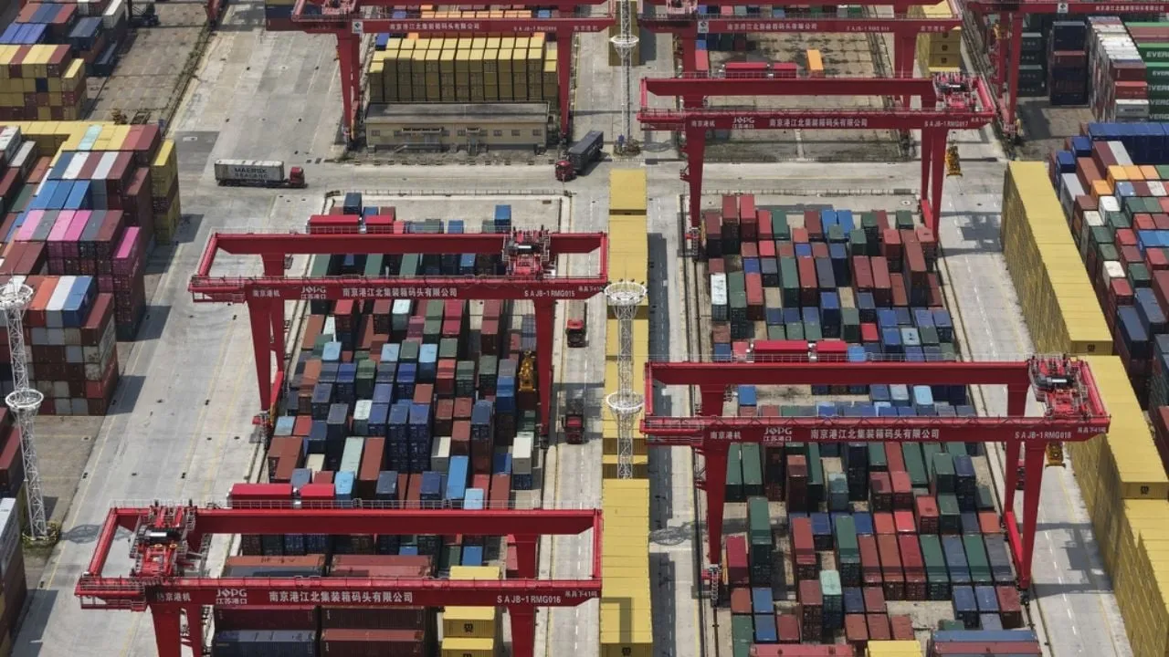 Exportaciones chinas crecieron 5.8% en junio, pero cayeron un 16% hacia EU