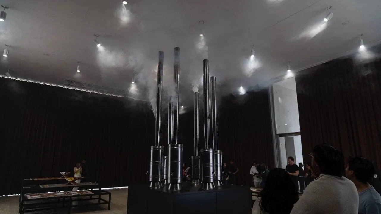 Exposición “Sonoridad Samovar” lleva reflexión política y cultural iraní al Museo Jumex