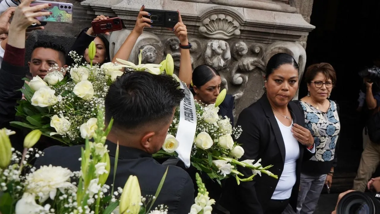 Rinden homenaje a Ximena Guzmán y José Muñoz a puerta cerrada (Video)
