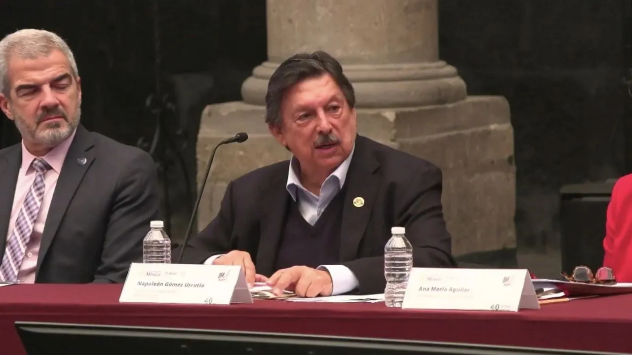 Gómez Urrutia y Martín Esparza exigen a Sheinbaum adelantar la jornada de 40 horas a 2027