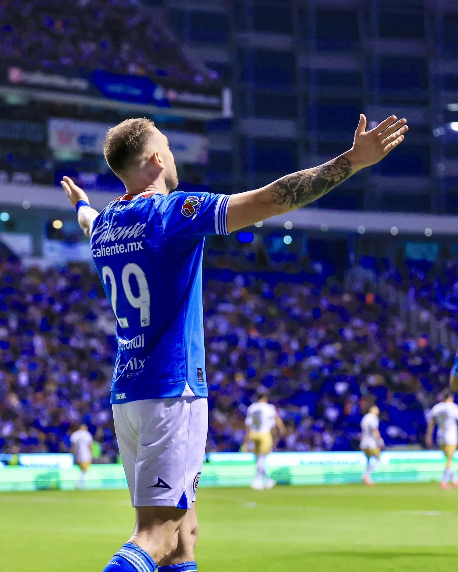 Cruz Azul vence 3-2 a los Pumas y es segundo lugar de la Liga MX (Videos)
