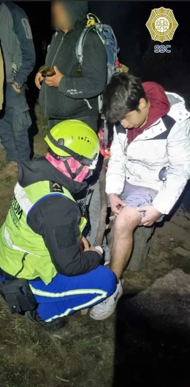 Rescatan a cuatro jóvenes extraviados en zona boscosa del Ajusco