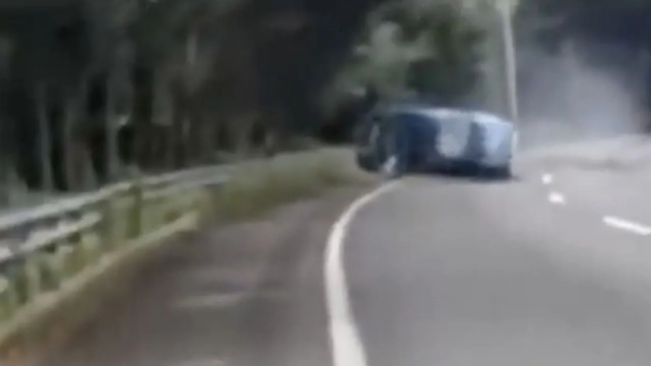 Conductor murió al salir disparado de su auto tras volcar en la México-Cuernavaca (Video)