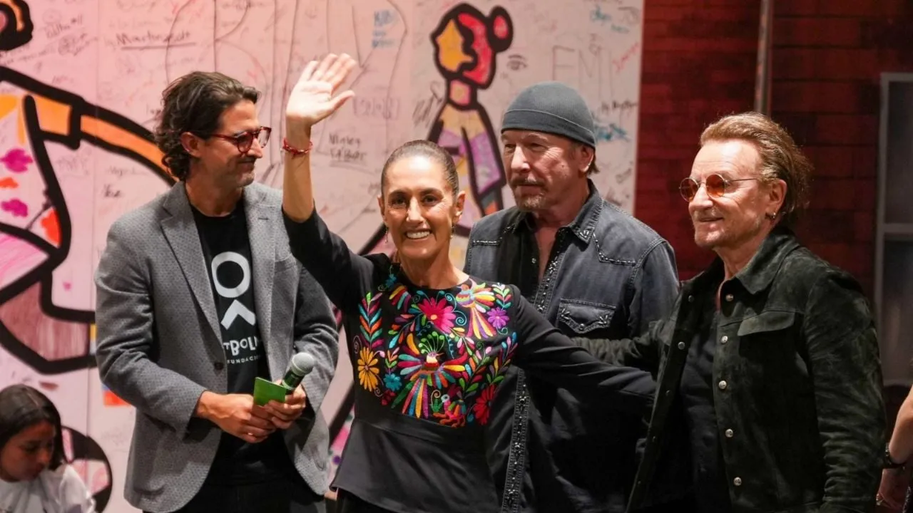 Sheinbaum visita el Street Child World Cup acompañada de U2 (Video)