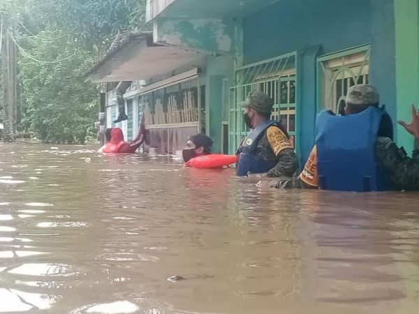 Reportan 8 muertos por el huracán Grace en Veracruz