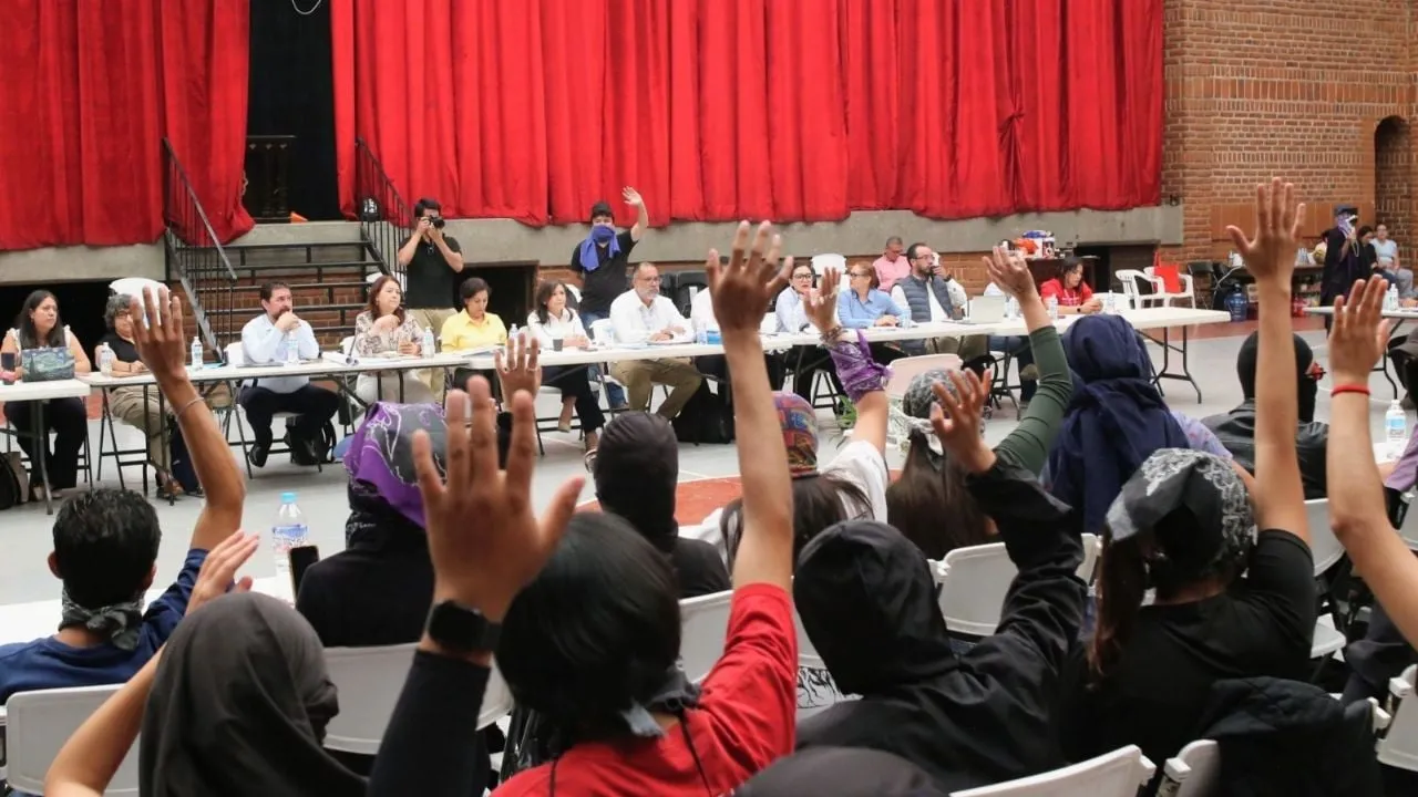 UAEM reanuda diálogo; exhiben a la Procuraduría y se mantiene la tensión