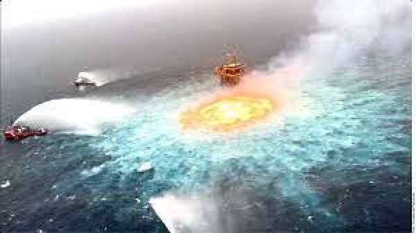 PEMEX informa causas de incendio en el mar