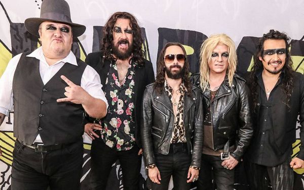 Roban tráiler a grupo MODERATTO